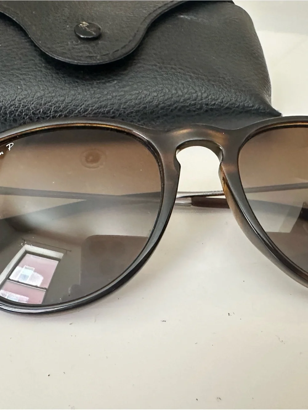 Ray-Ban Brown Gradient Round Sunglasses with Black Case
